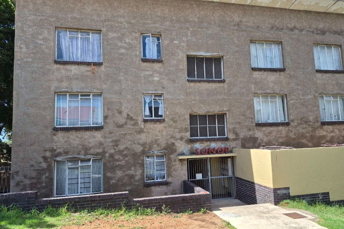 1 bedroom apartment for sale in North End - Photo 2