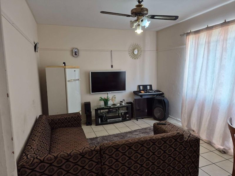1 bedroom apartment for sale in North End - Photo 3
