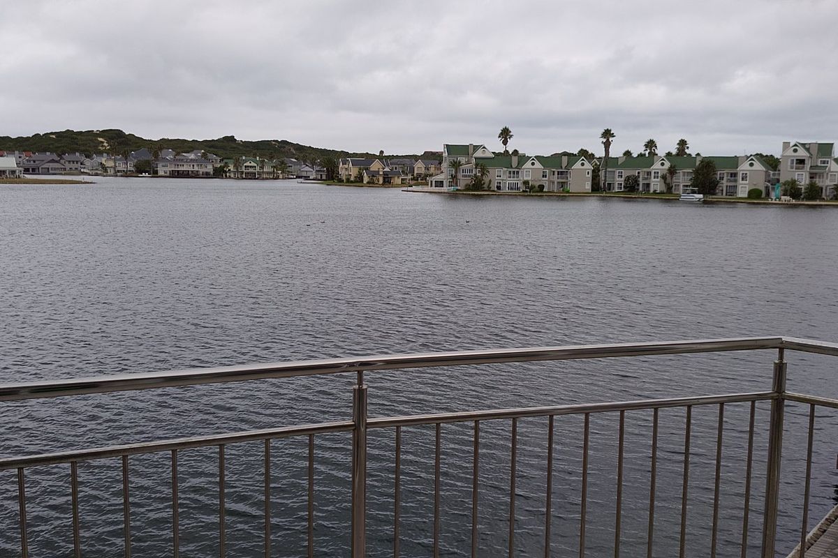 3 Bedroom Waterfront Apartment in Secure Marina Martinique in Jeffreys Bay - Photo 2