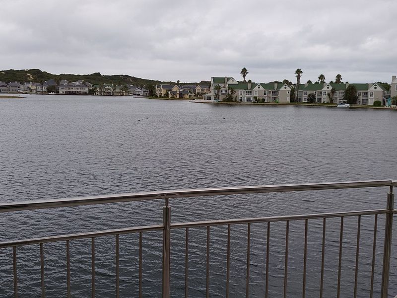 3 Bedroom Waterfront Apartment in Secure Marina Martinique in Jeffreys Bay - Photo 2