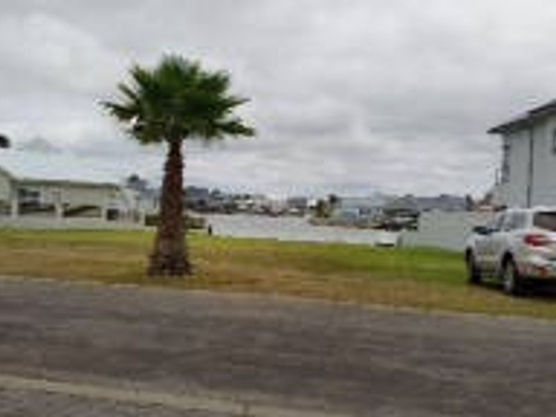 3 Bedroom Waterfront Apartment in Secure Marina Martinique in Jeffreys Bay - Photo 3