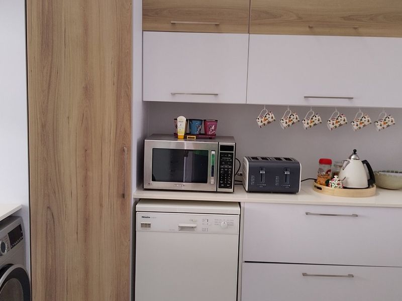 3 Bedroom Waterfront Apartment in Secure Marina Martinique in Jeffreys Bay - Photo 7