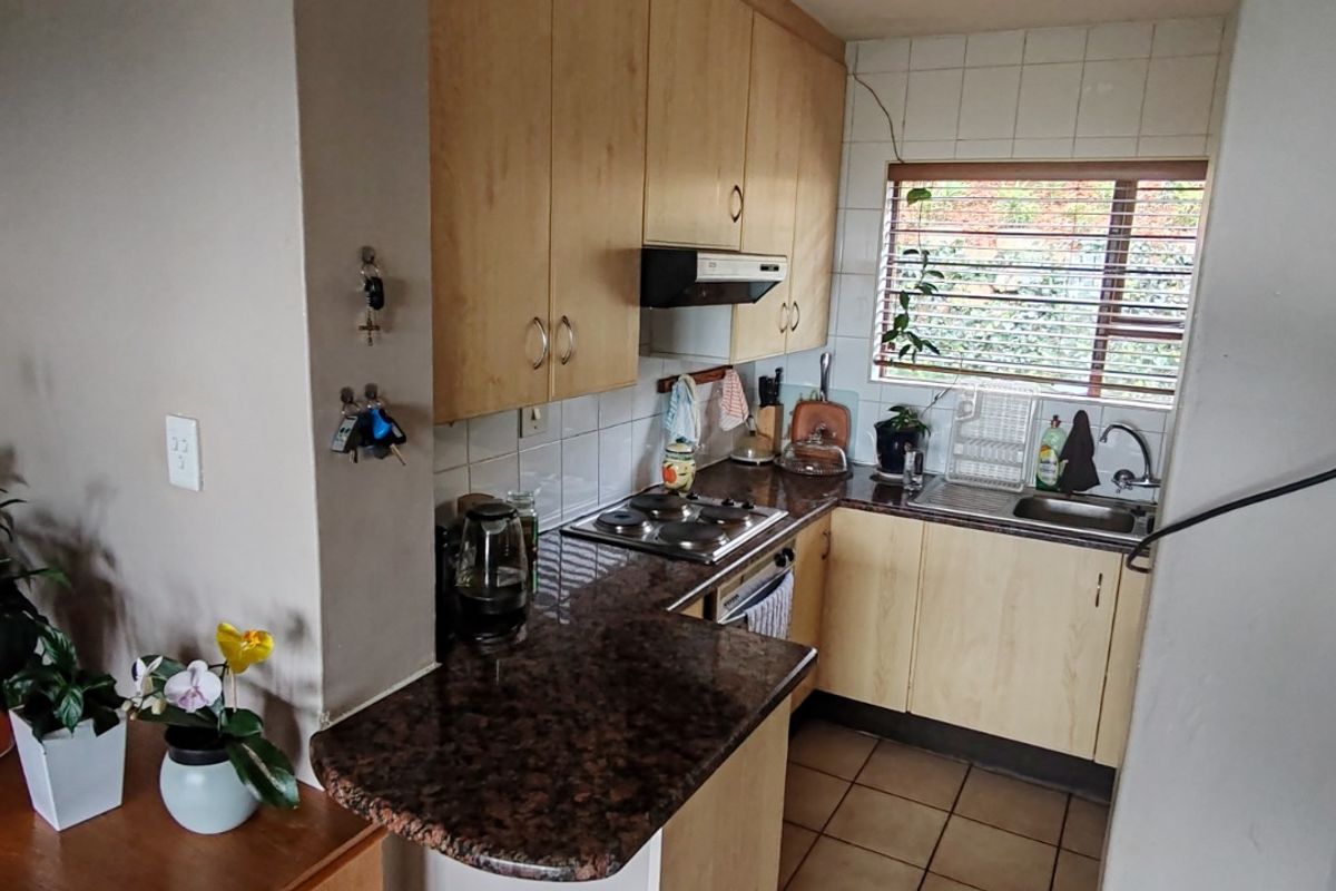 Comfortable Apartment with Great Shared Amenities - Photo 4