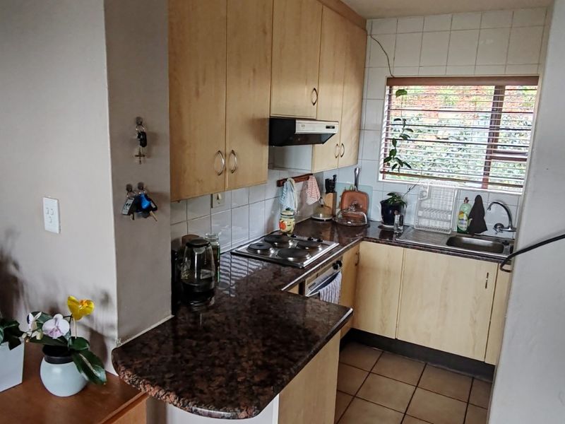 Comfortable Apartment with Great Shared Amenities - Photo 4