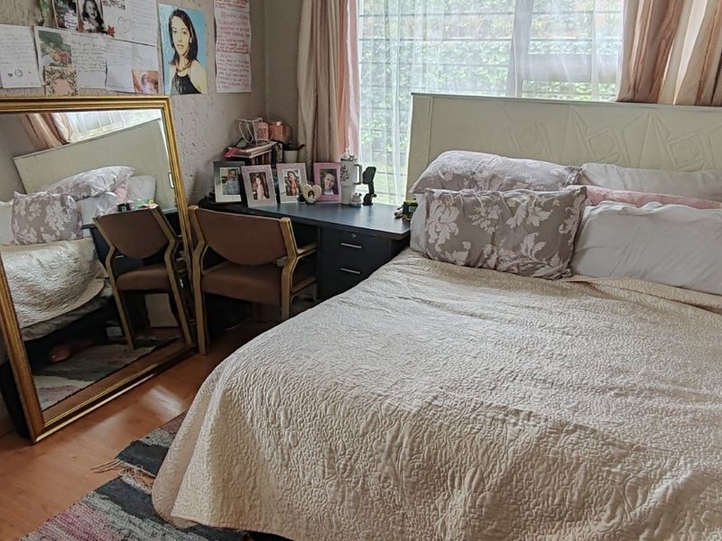 Comfortable Apartment with Great Shared Amenities - Photo 10