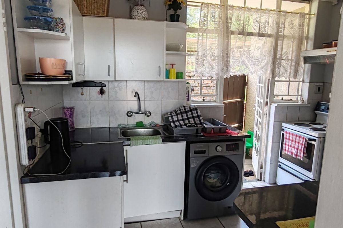 Modern Townhouse with Stylish and Functional Living - Photo 2