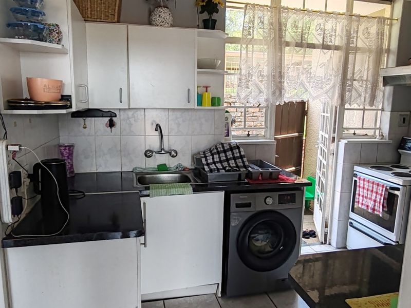 Modern Townhouse with Stylish and Functional Living - Photo 2