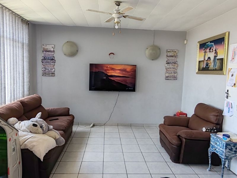 Modern Townhouse with Stylish and Functional Living - Photo 5