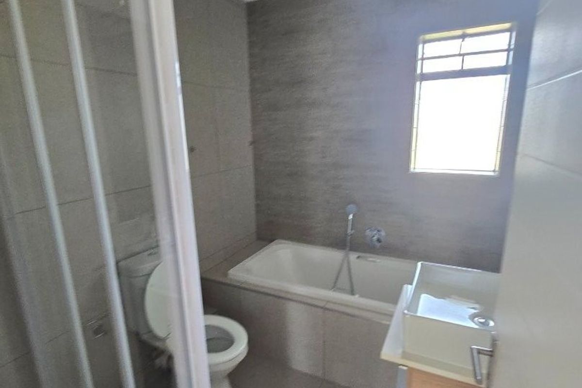 2bed2bath ground floor with garden - Photo 4