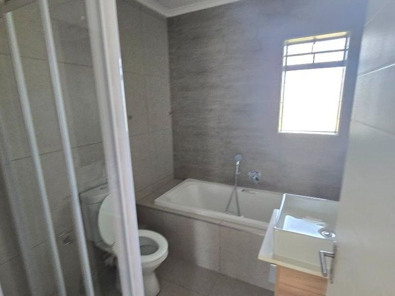 2bed2bath ground floor with garden - Photo 4