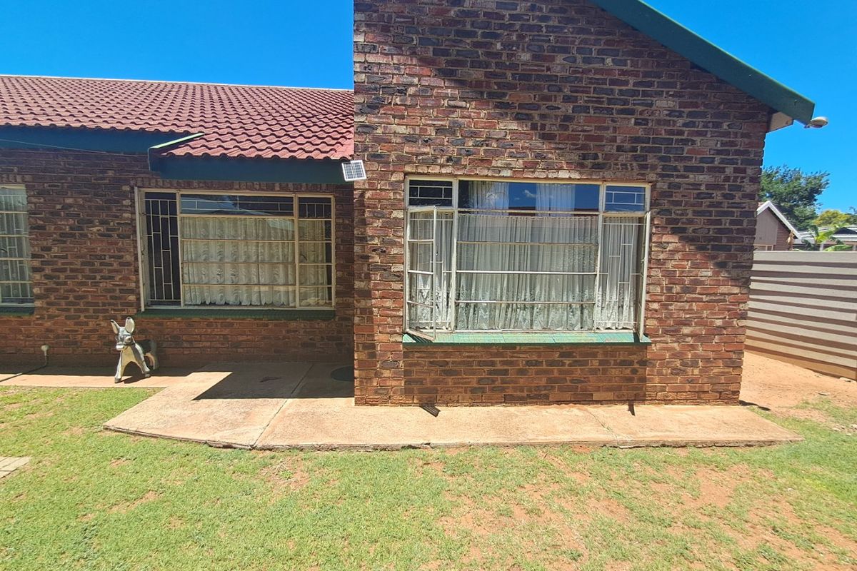 4 Bedroom house for sale in Stilfontein - Photo 5