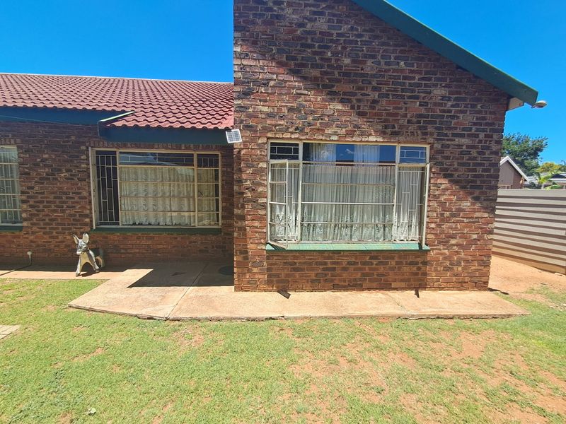 4 Bedroom house for sale in Stilfontein - Photo 5
