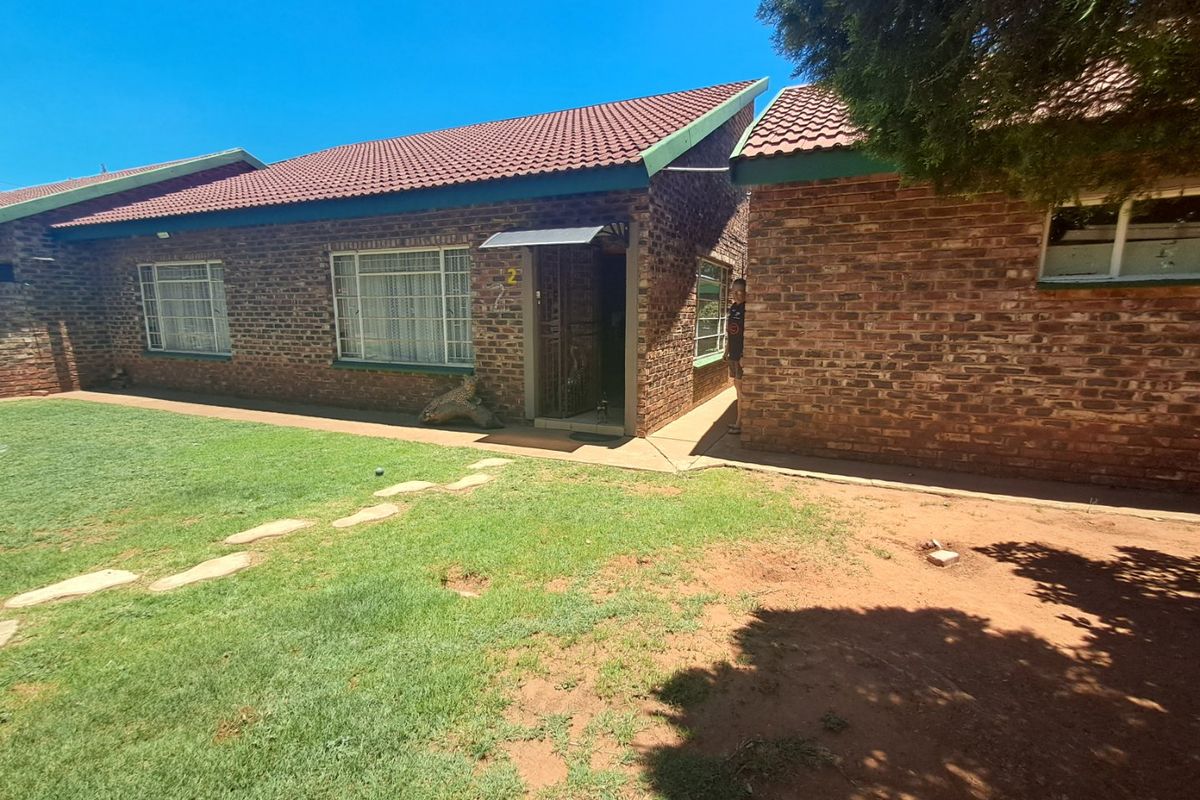 4 Bedroom house for sale in Stilfontein - Photo 2