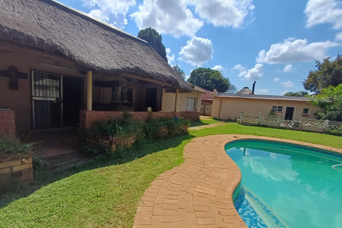 3 Bedroom house for sale in Stilfontein - Photo 2