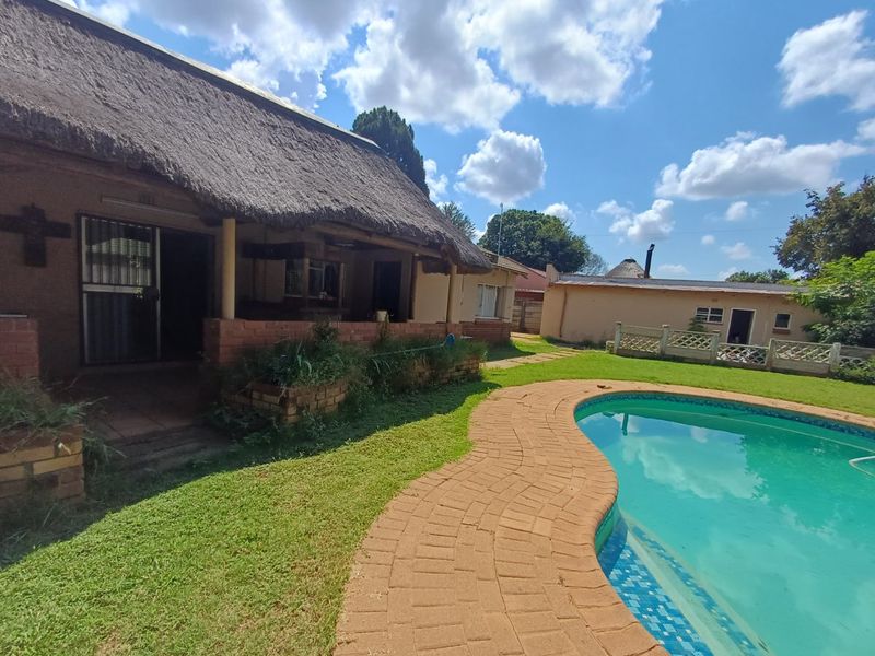 3 Bedroom house for sale in Stilfontein - Photo 2