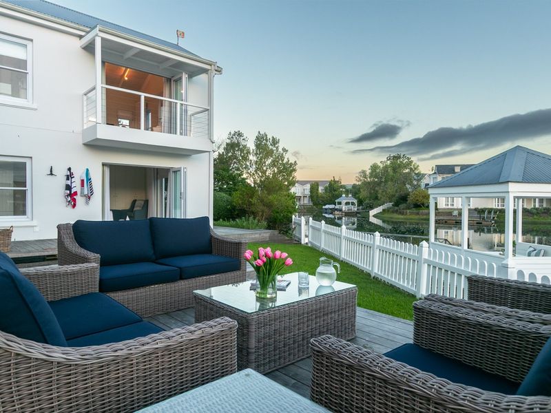 Refined Canal Residence on a Prime Deep-Water Position - Photo 2