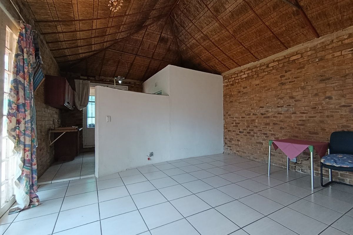 1 Bedroom Cottage in Observatory- NO PETS! - Photo 5