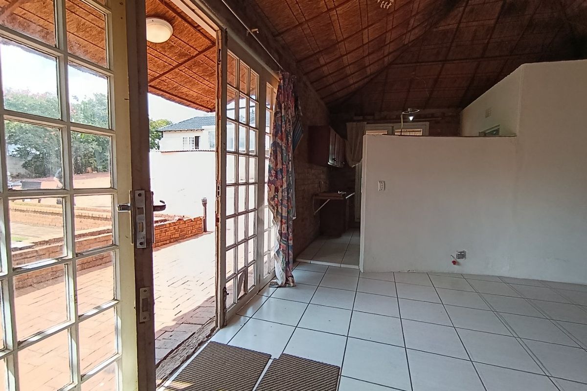 1 Bedroom Cottage in Observatory- NO PETS! - Photo 3