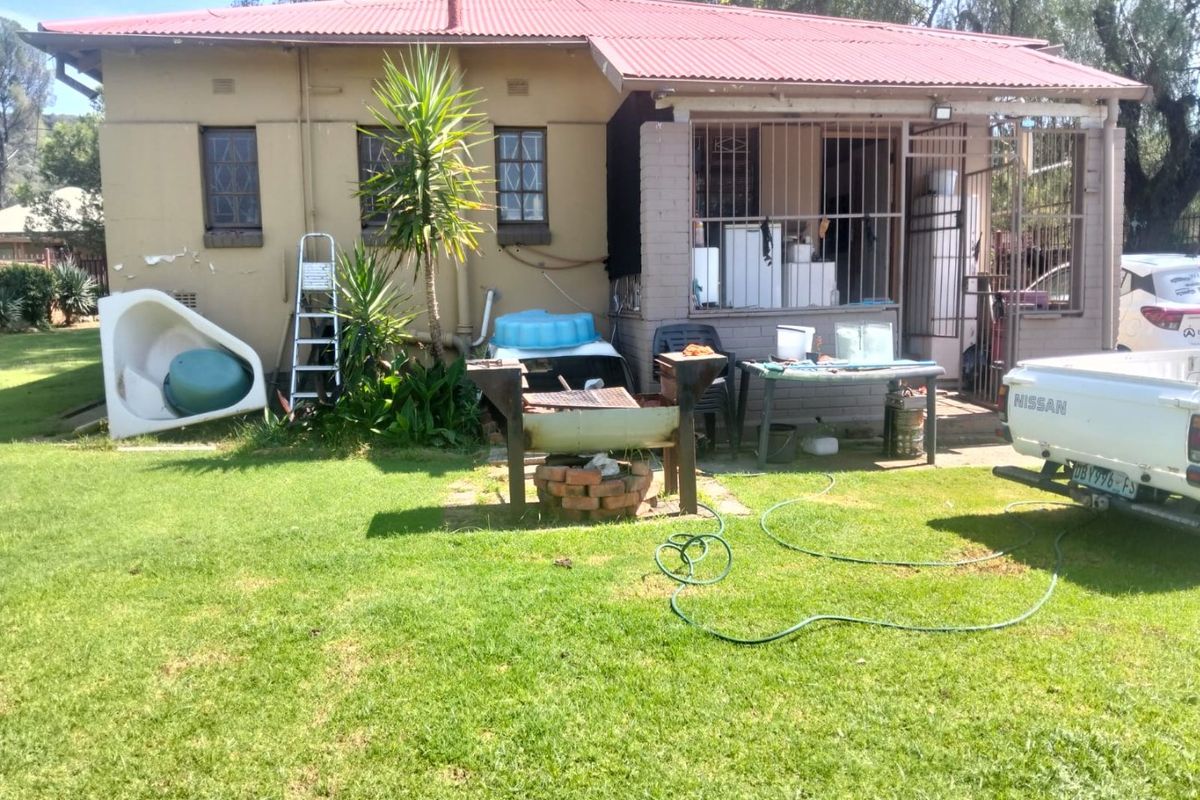 Lovely 3 bedroom family home for sale in Hilton, Bloemfontein - Photo 2