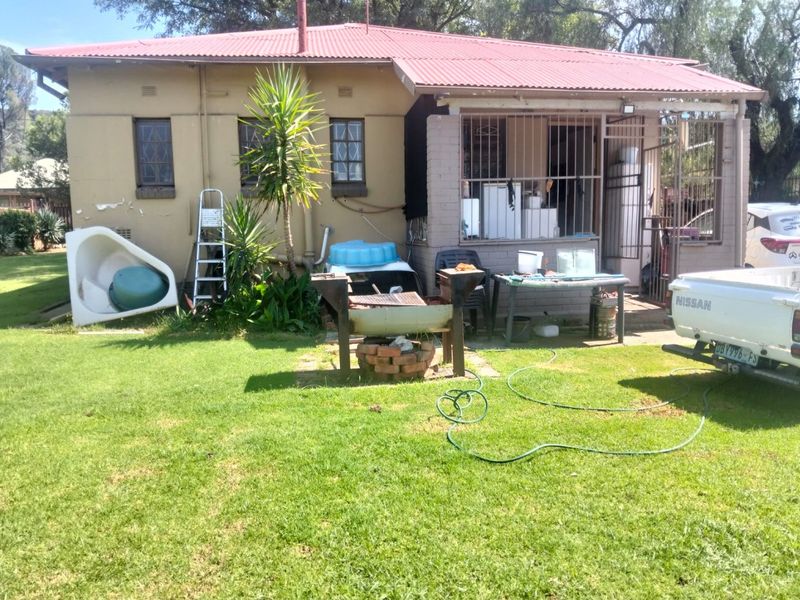 Lovely 3 bedroom family home for sale in Hilton, Bloemfontein - Photo 2