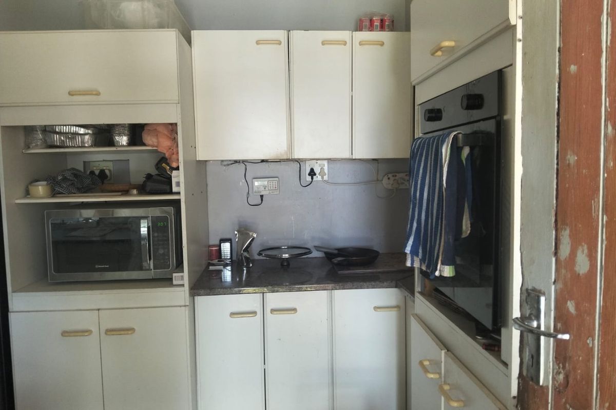 Lovely 3 bedroom family home for sale in Hilton, Bloemfontein - Photo 4