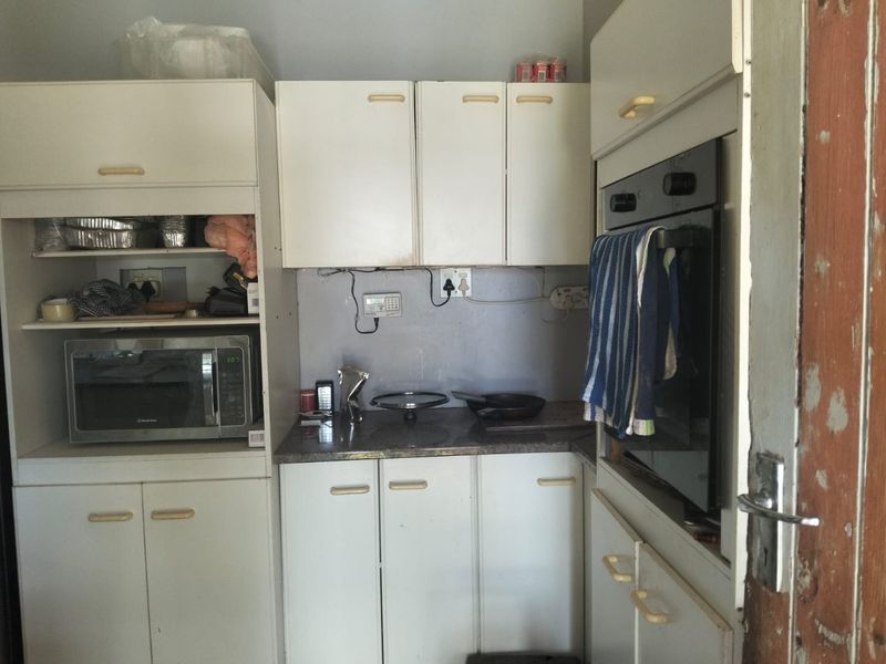 Lovely 3 bedroom family home for sale in Hilton, Bloemfontein - Photo 4