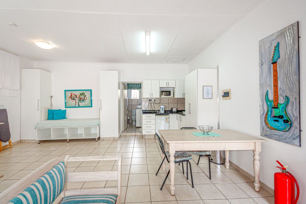 Guesthouse for Sale in Hennopspark – Prime Investment Opportunity - Photo 5