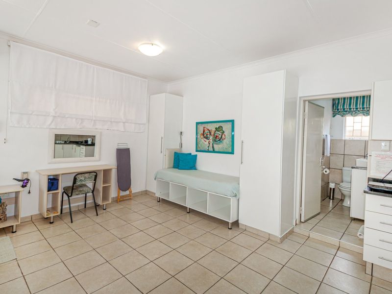 Guesthouse for Sale in Hennopspark – Prime Investment Opportunity - Photo 4