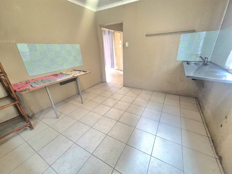 1 Bedroom Granny Cottage R3900 pm - Photo 9