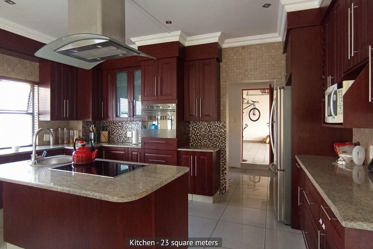 4 Bedroom House for Sale in Centurion - Photo 2