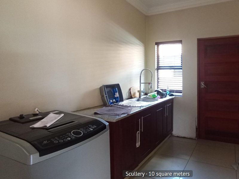 4 Bedroom House for Sale in Centurion - Photo 4