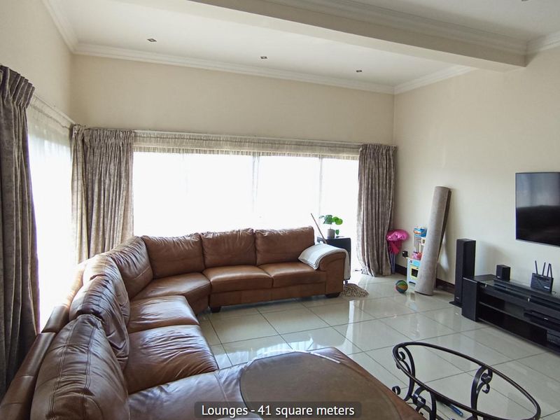 4 Bedroom House for Sale in Centurion - Photo 9