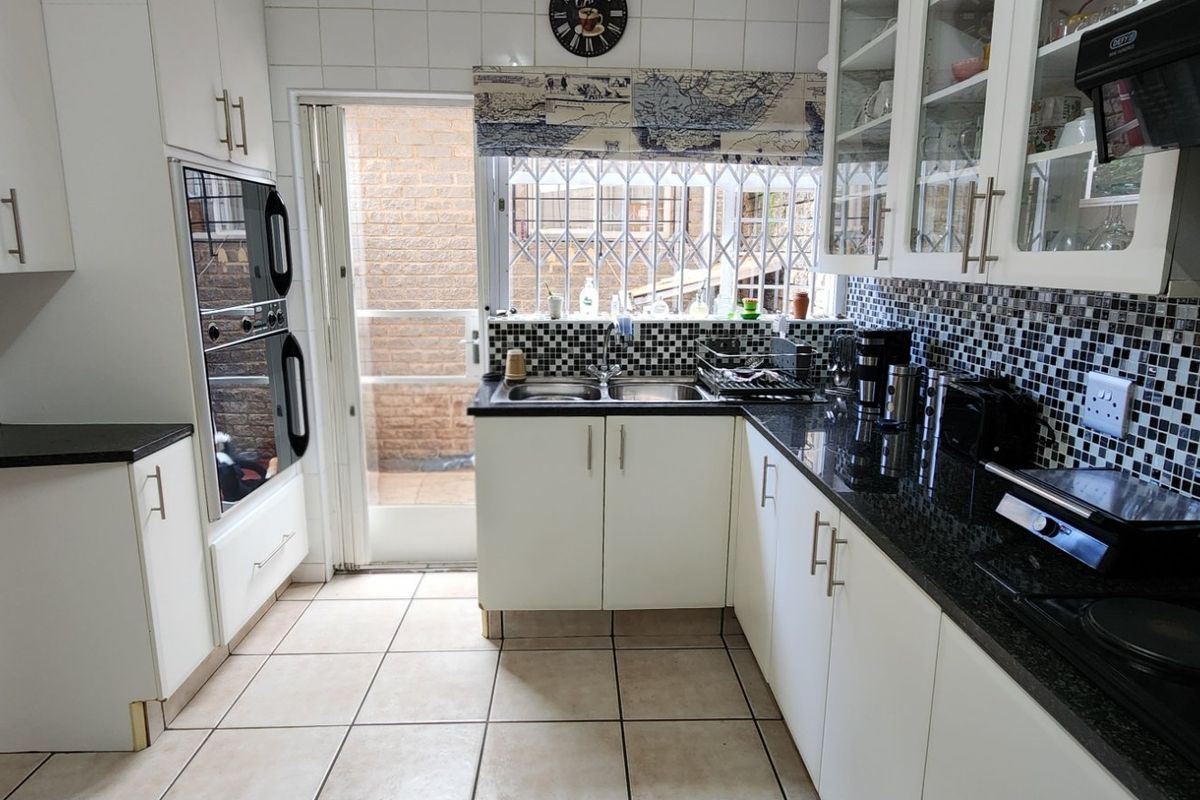 Elegant, Secure Family Living with Modern Comforts and Exceptional Convenience - Photo 3