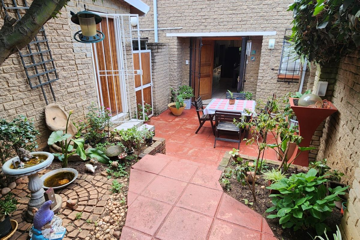 Elegant, Secure Family Living with Modern Comforts and Exceptional Convenience - Photo 2