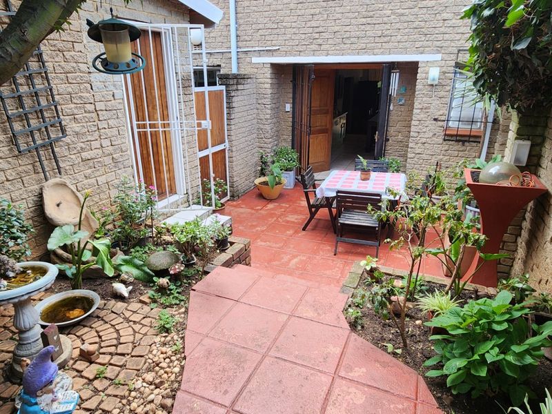 Elegant, Secure Family Living with Modern Comforts and Exceptional Convenience - Photo 2