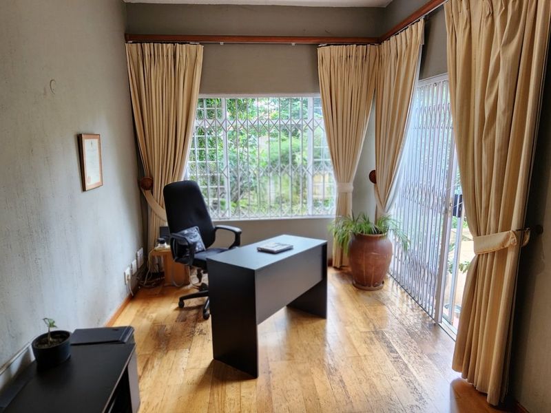 Elegant, Secure Family Living with Modern Comforts and Exceptional Convenience - Photo 10