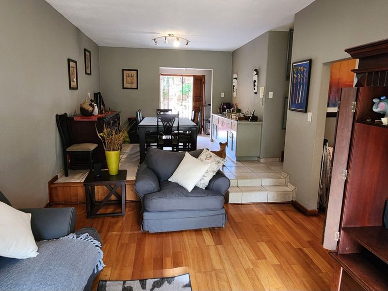 Elegant, Secure Family Living with Modern Comforts and Exceptional Convenience - Photo 7