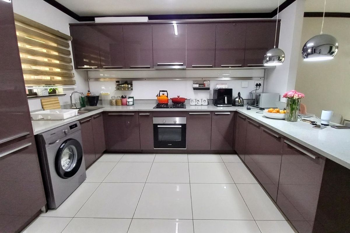 Stunnning Two-Bedroom Apartment In Walford Estate - Photo 3