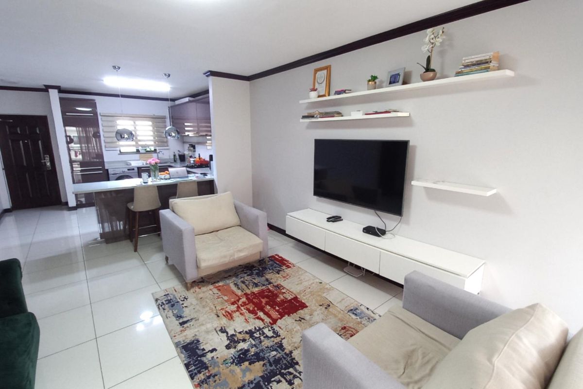 Stunnning Two-Bedroom Apartment In Walford Estate - Photo 2