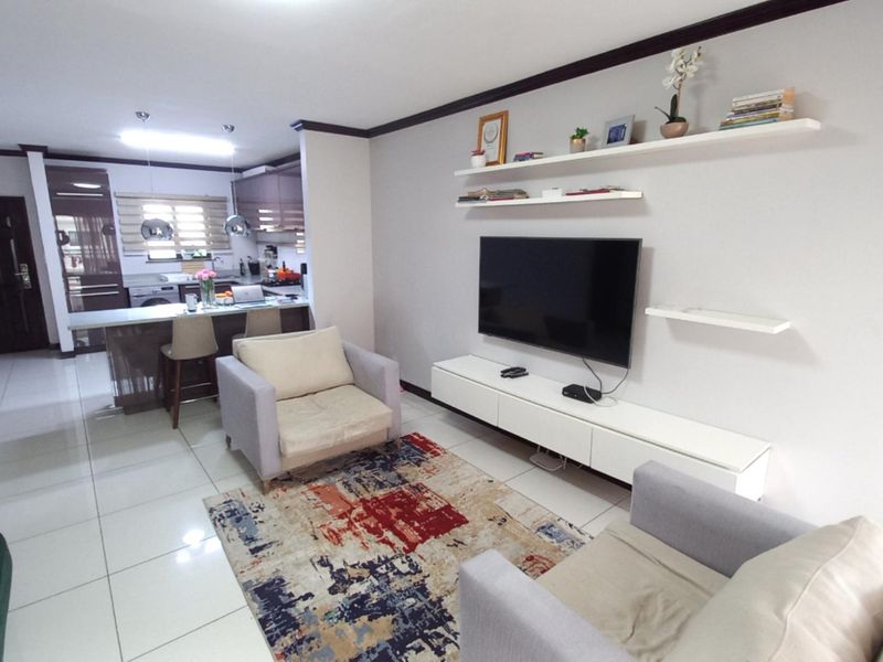 Stunnning Two-Bedroom Apartment In Walford Estate - Photo 2