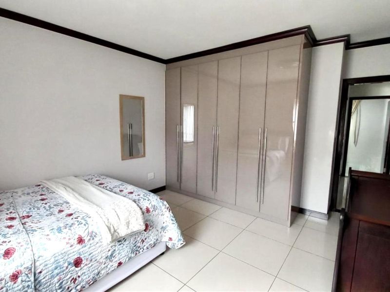 Stunnning Two-Bedroom Apartment In Walford Estate - Photo 10