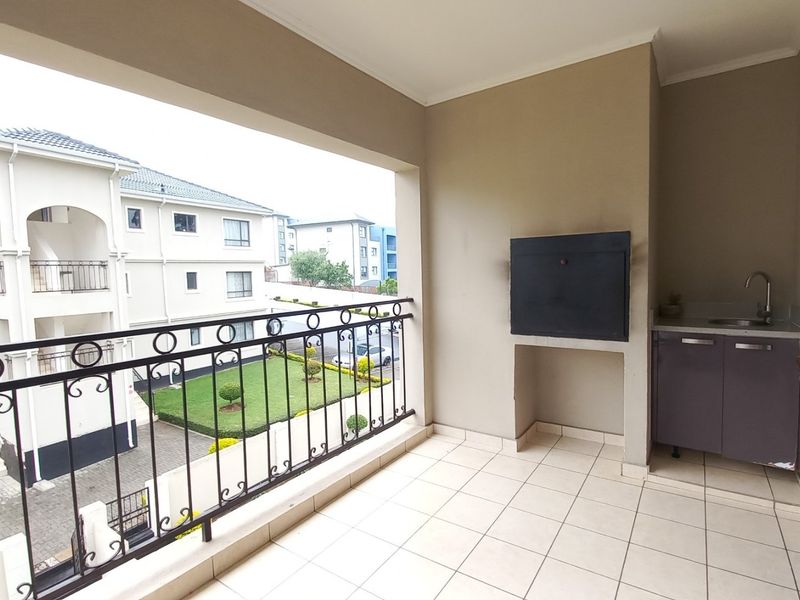 Stunnning Two-Bedroom Apartment In Walford Estate - Photo 9