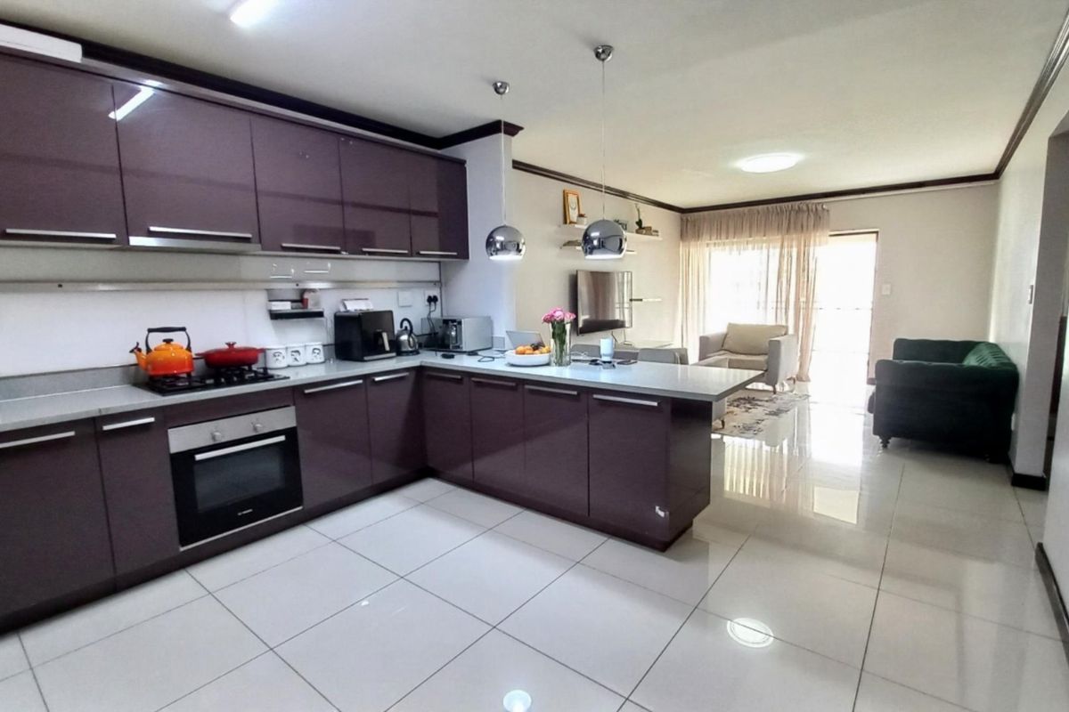 Stunnning Two-Bedroom Apartment In Walford Estate - Photo 5