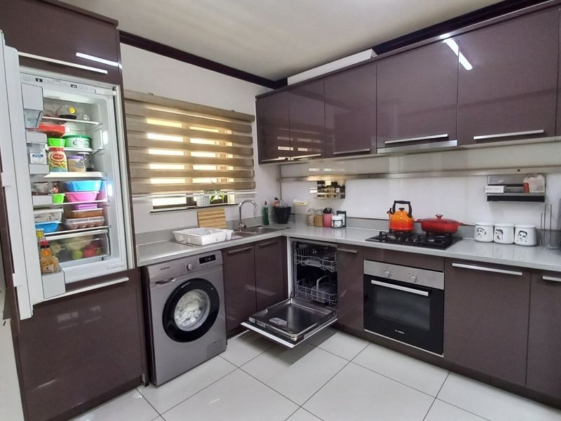 Stunnning Two-Bedroom Apartment In Walford Estate - Photo 6