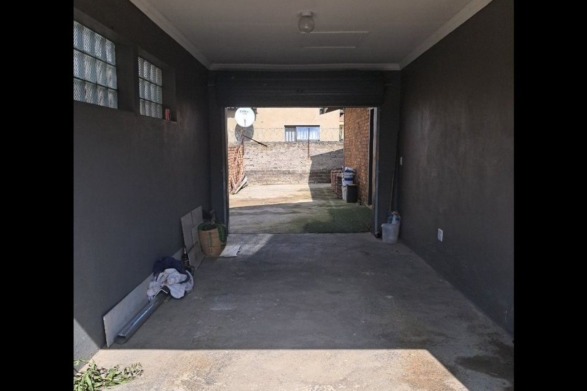 4 BEDROOM | 3 BATHROOM HOME – PERFECT FOR FAMILY OR INVESTMENT!  - SOLE AND EXCLUSIVE MANDATE - Photo 3