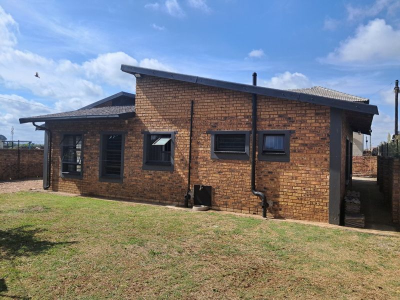 4 BEDROOM | 3 BATHROOM HOME – PERFECT FOR FAMILY OR INVESTMENT!  - SOLE AND EXCLUSIVE MANDATE - Photo 8
