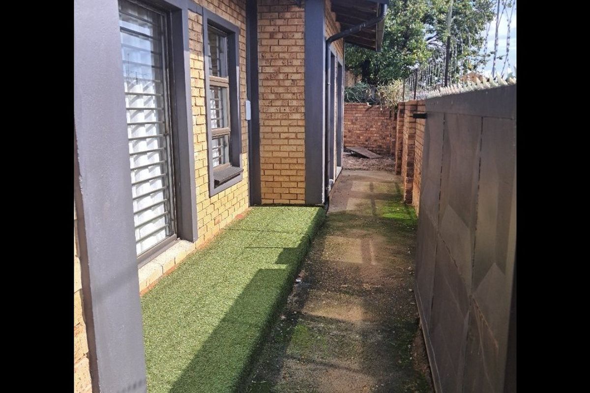 4 BEDROOM | 3 BATHROOM HOME – PERFECT FOR FAMILY OR INVESTMENT!  - SOLE AND EXCLUSIVE MANDATE - Photo 2