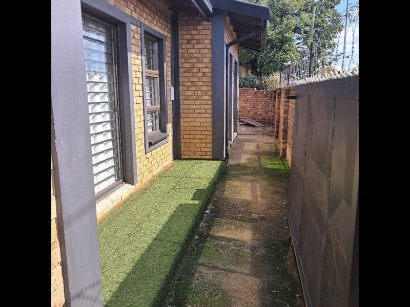 4 BEDROOM | 3 BATHROOM HOME – PERFECT FOR FAMILY OR INVESTMENT!  - SOLE AND EXCLUSIVE MANDATE - Photo 2