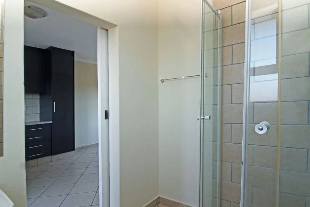 Comfort and style in the heart of Kempton Park - Photo 5