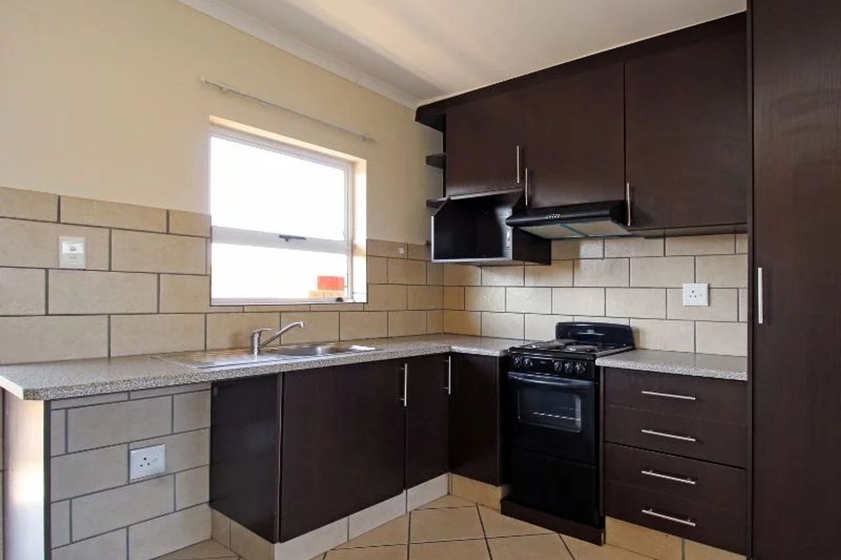 Comfort and style in the heart of Kempton Park - Photo 2